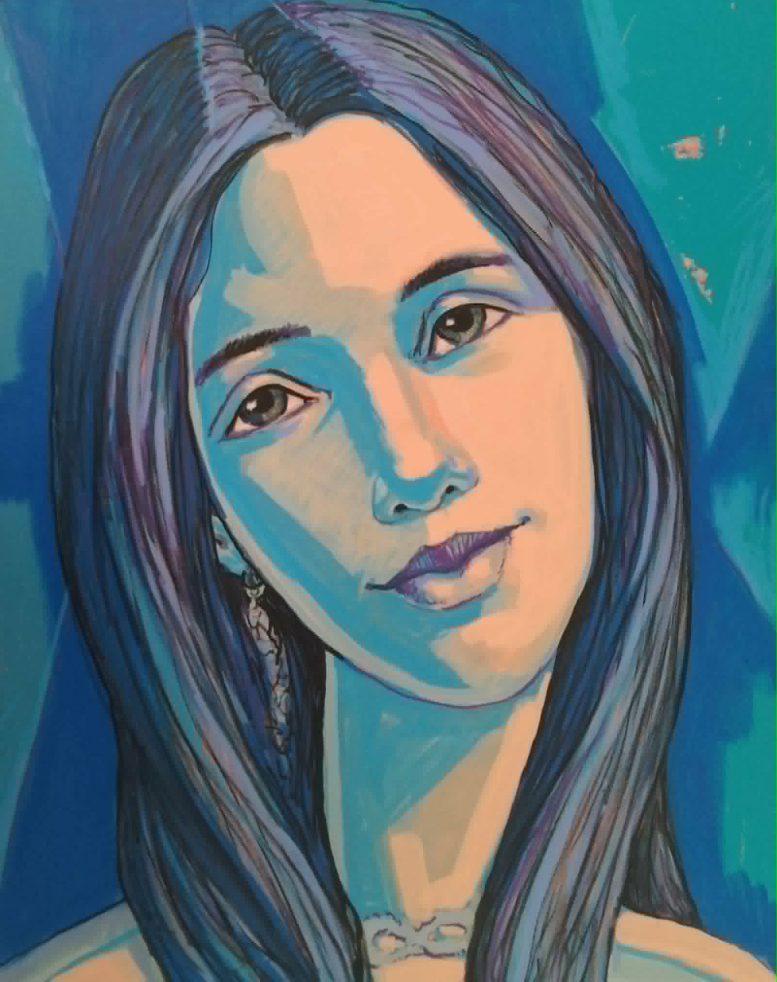 Ilustrace portrétu ženy s dlouhými tmavými vlasy, modrým pozadím a výrazným make-upem.